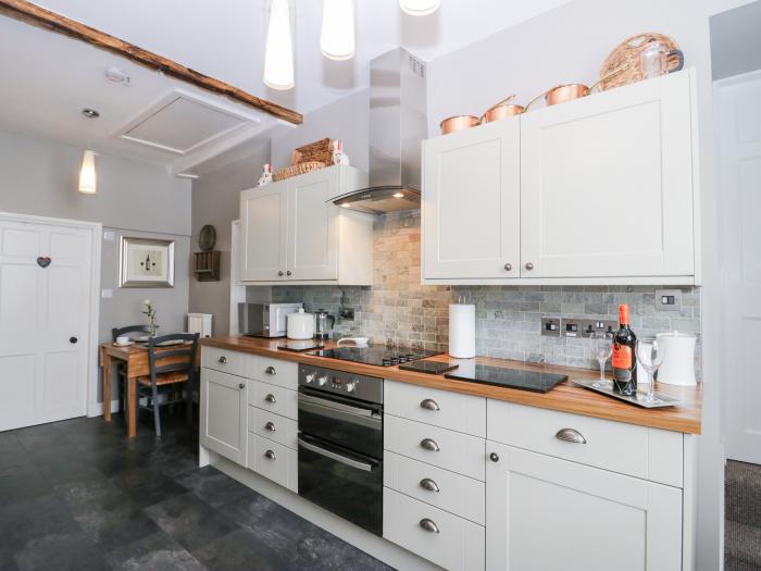 Cartmel Flat, Cartmel, Cumbria. First-floor apartment, ideal for a couple. Near national park & shop