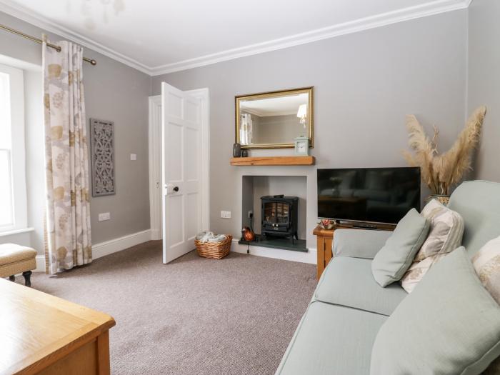 Cartmel Flat, Cartmel, Cumbria. First-floor apartment, ideal for a couple. Near national park & shop