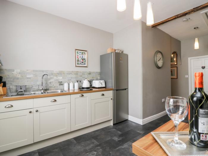 Cartmel Flat, Cartmel, Cumbria. First-floor apartment, ideal for a couple. Near national park & shop