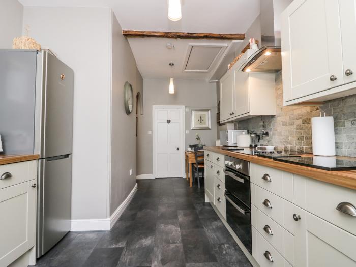 Cartmel Flat, Cartmel, Cumbria. First-floor apartment, ideal for a couple. Near national park & shop