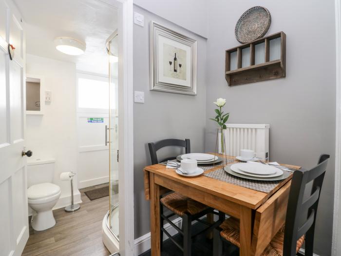 Cartmel Flat, Cartmel, Cumbria. First-floor apartment, ideal for a couple. Near national park & shop