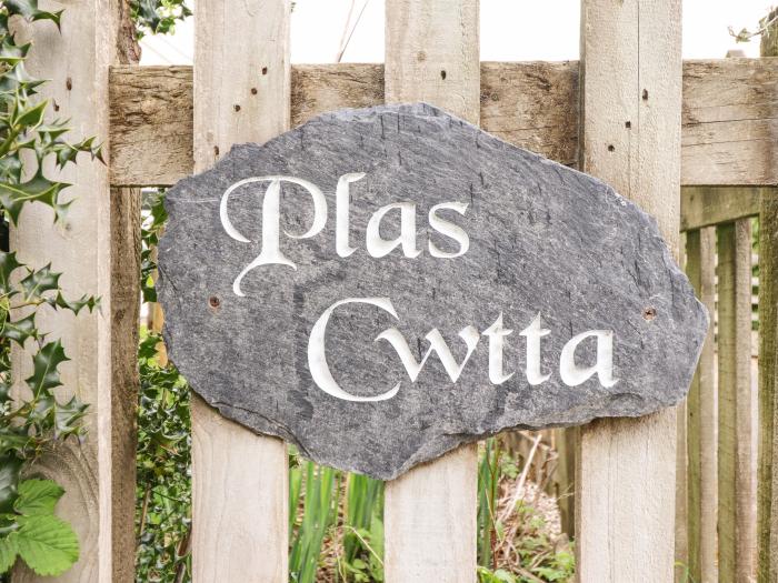 Plas Cwtta, Wales