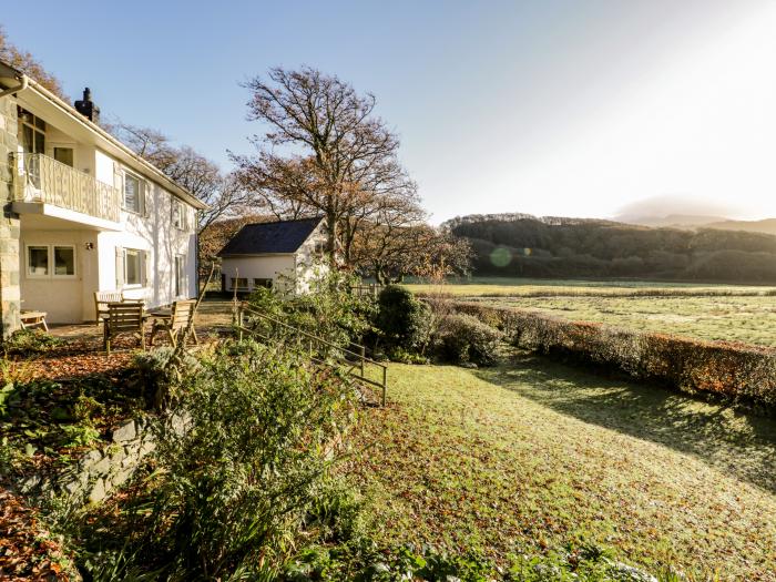 Gardd Ynys, Wales