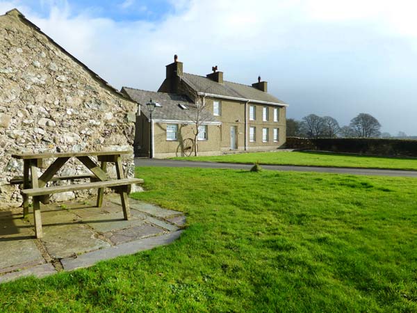 Garreg Wen Isaf Bach, Penygroes