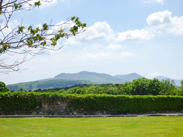 Garreg Wen Isaf Bach, Penygroes