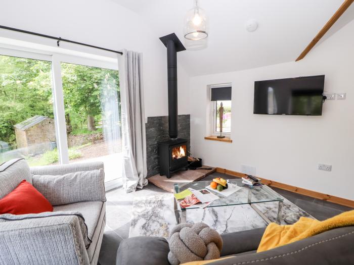 Lands Brow Lodge, is in Wigton, Cumbria. Romantic dwelling for two guests, near National Park. 1bed.