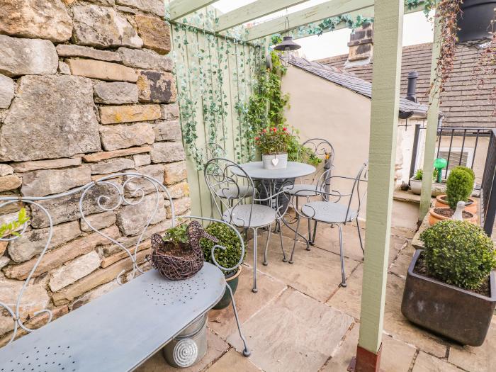 Mouse Cottage, Bakewell, Derbyshire, National Park, close to amenities, off-road parking, character,