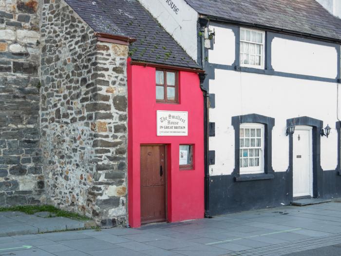 50A  Lloyd Street West, Llandudno, Wales, Close to a beach, is close to the Snowdonia National Park.