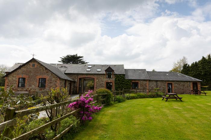 Warren Cottage near Torrington, Devon. In a rural location. Pet-friendly. Shared indoor heated pool.