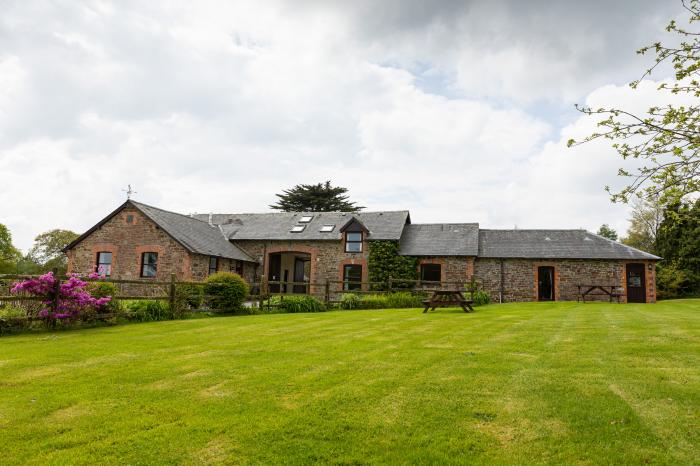 Warren Cottage near Torrington, Devon. In a rural location. Pet-friendly. Shared indoor heated pool.