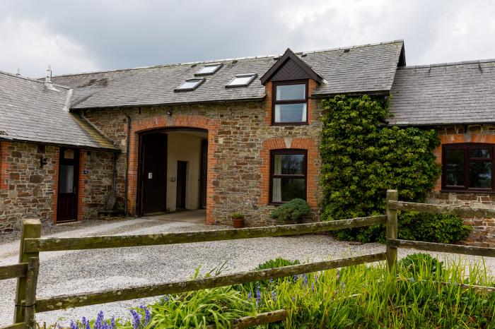 Warren Cottage near Torrington, Devon. In a rural location. Pet-friendly. Shared indoor heated pool.