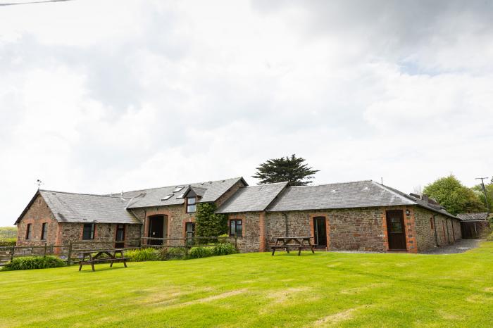 Warren Cottage near Torrington, Devon. In a rural location. Pet-friendly. Shared indoor heated pool.