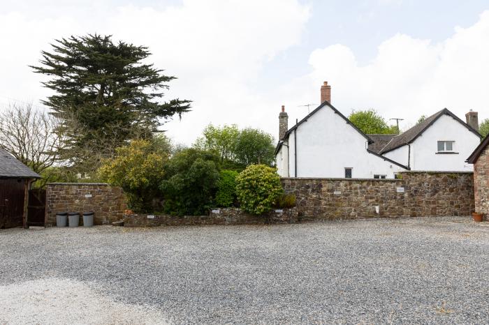 Warren Cottage near Torrington, Devon. In a rural location. Pet-friendly. Shared indoor heated pool.