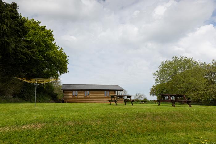 Warren Cottage near Torrington, Devon. In a rural location. Pet-friendly. Shared indoor heated pool.