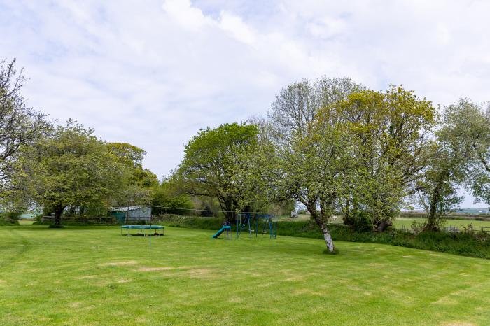 Warren Cottage near Torrington, Devon. In a rural location. Pet-friendly. Shared indoor heated pool.