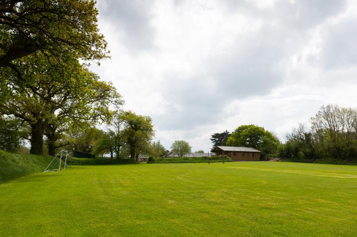 Warren Cottage near Torrington, Devon. In a rural location. Pet-friendly. Shared indoor heated pool.