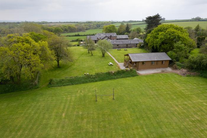 Warren Cottage near Torrington, Devon. In a rural location. Pet-friendly. Shared indoor heated pool.