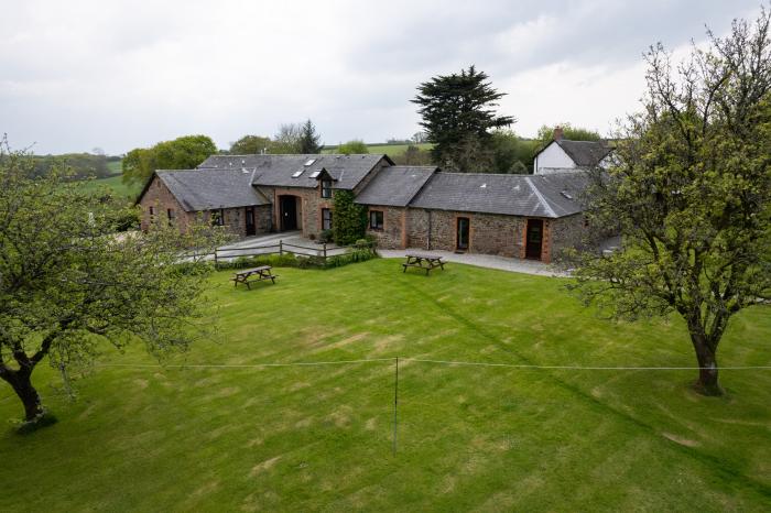 Warren Cottage near Torrington, Devon. In a rural location. Pet-friendly. Shared indoor heated pool.