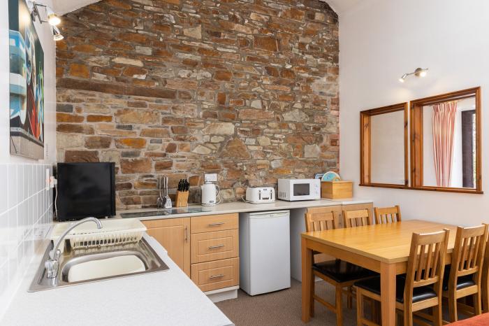 Warren Cottage near Torrington, Devon. In a rural location. Pet-friendly. Shared indoor heated pool.