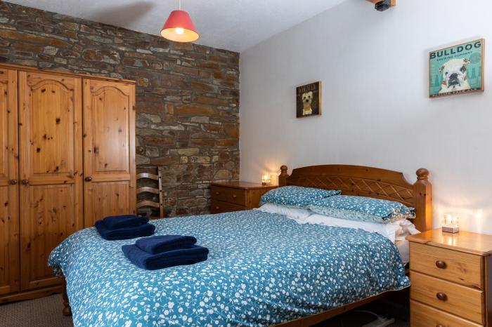 Warren Cottage near Torrington, Devon. In a rural location. Pet-friendly. Shared indoor heated pool.