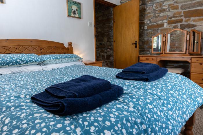 Warren Cottage near Torrington, Devon. In a rural location. Pet-friendly. Shared indoor heated pool.