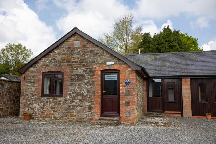 Tarquol Cottage near Torrington, Devon. In a rural location. Pet-friendly. Shared indoor heated pool