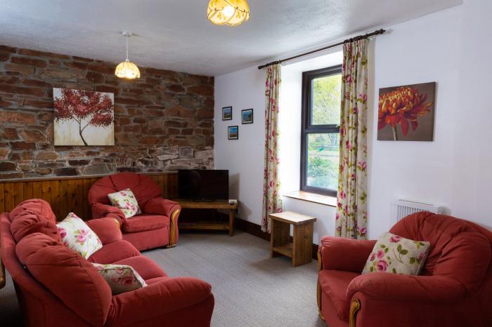 Old Nog Cottage nr Torrington, Devon. Ground-floor living. Pet & child friendly. Indoor heated pool.