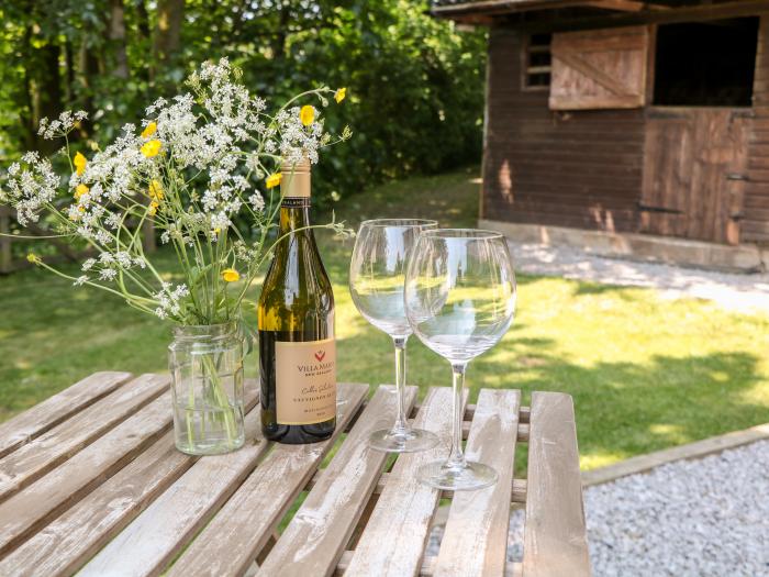 Shepherd's Hut is in Castleton, in Peak District. Pet-free. Woodburning stove. Near a National Park.