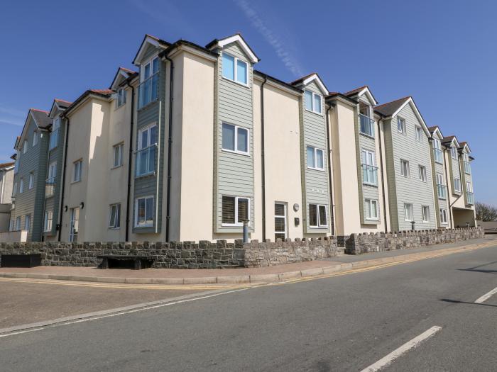 Maelog, 14 Tides Reach, Rhosneigr, Isle Of Anglesey