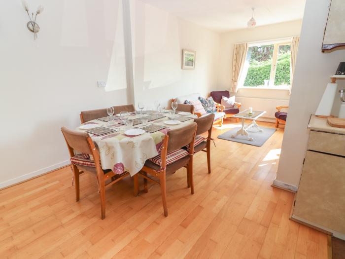 Shannon View, Nenagh, County Tipperary. Private patio. Off-road parking. Close to pub. Conservatory