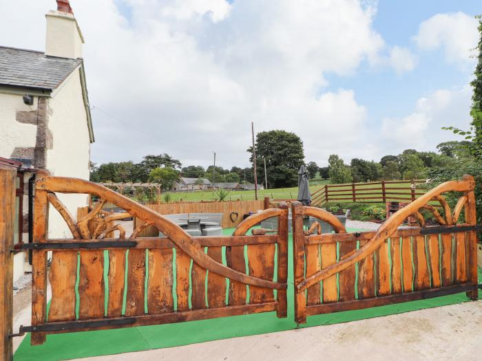 Nant Y Celyn nr Clawdd-Newydd, Denbighshire. Three-bedroom home with enclosed garden and woodburner.