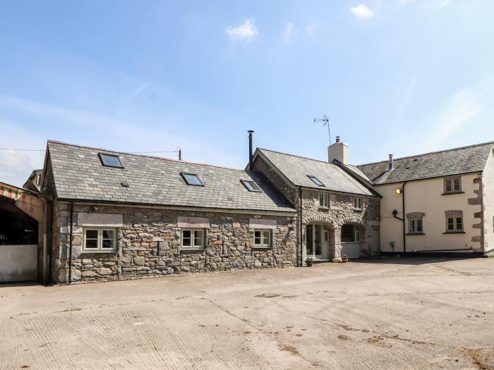 Nant Y Celyn nr Clawdd-Newydd, Denbighshire. Three-bedroom home with enclosed garden and woodburner.