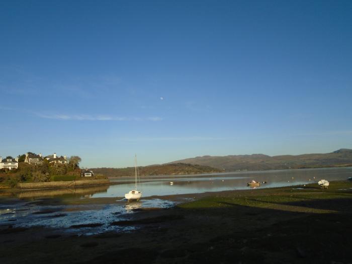 Pump Cottage, 8 Glyn Terrace, Porthmadog