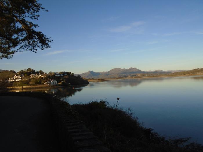 Pump Cottage, 8 Glyn Terrace, Porthmadog