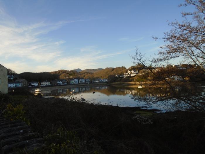 Pump Cottage, 8 Glyn Terrace, Porthmadog