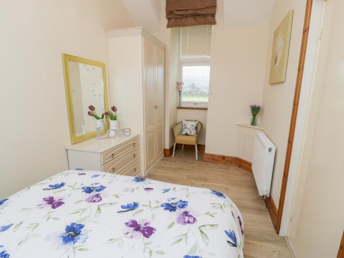 Beudy rests in Dyffryn Ardudwy, in Gwynedd. Two-bedroom home near beach and amenities. Private patio