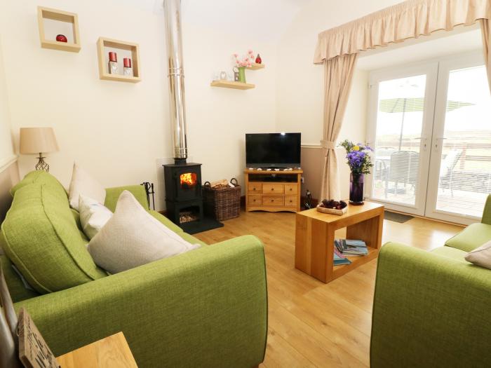 Beudy rests in Dyffryn Ardudwy, in Gwynedd. Two-bedroom home near beach and amenities. Private patio