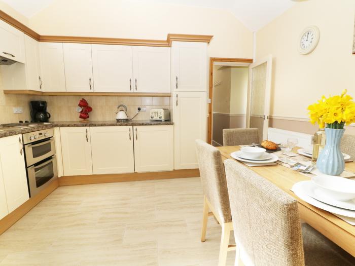 Beudy rests in Dyffryn Ardudwy, in Gwynedd. Two-bedroom home near beach and amenities. Private patio