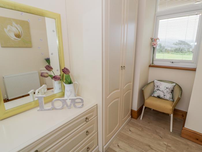 Beudy rests in Dyffryn Ardudwy, in Gwynedd. Two-bedroom home near beach and amenities. Private patio