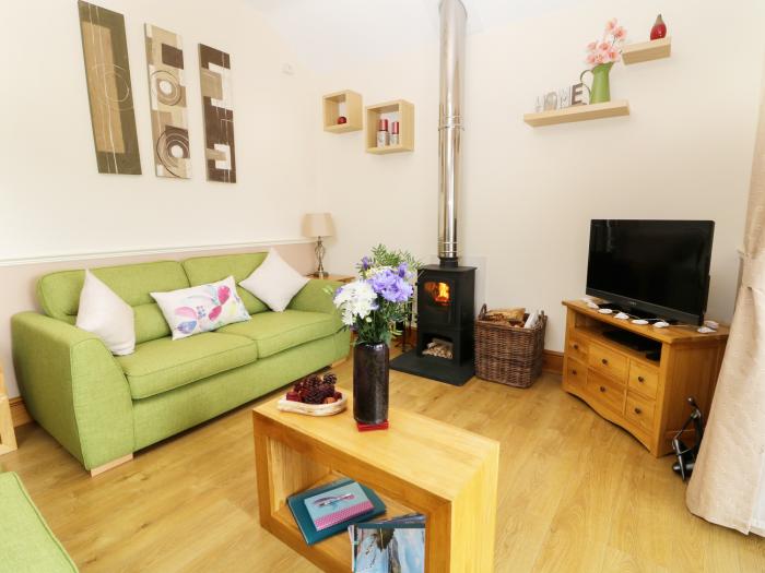 Beudy rests in Dyffryn Ardudwy, in Gwynedd. Two-bedroom home near beach and amenities. Private patio