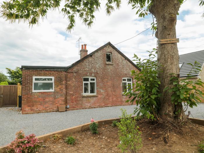 Sunny Croft, a 1930s bungalow in Broadmayne, Dorchester, Dorset. Stunning countryside views. Hot tub