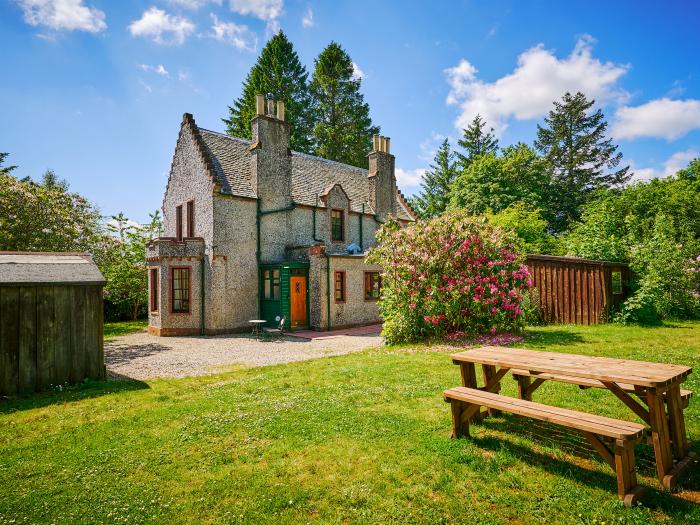 West Lodge, Linrathen