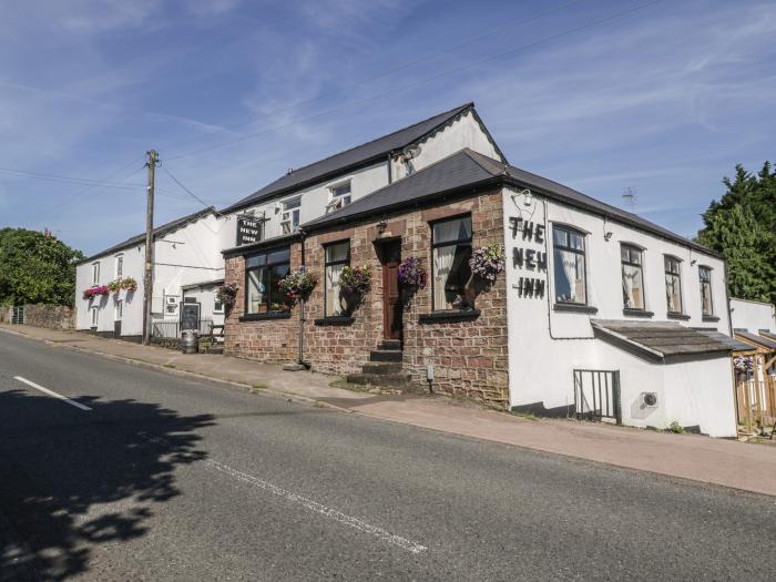 Deers Leap, Viney Hill near Blakeney, Gloucestershire. Close to a pub. Off-road parking. Pets. WiFi.