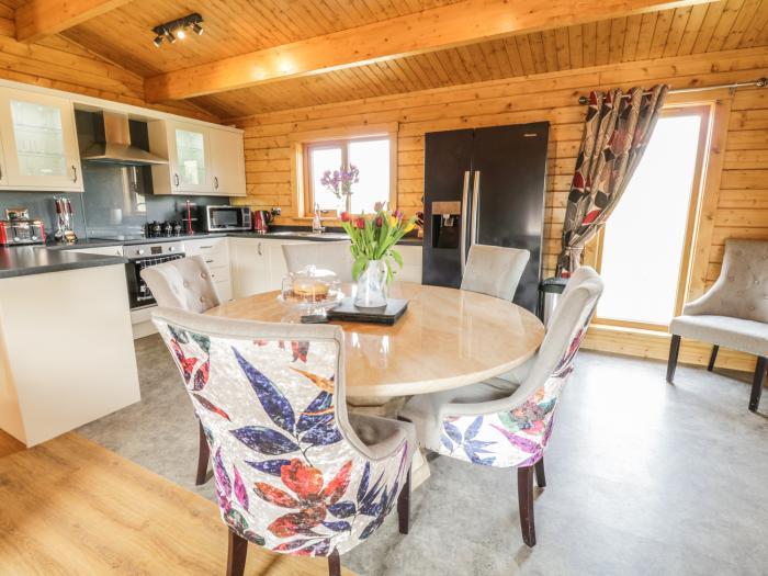 Manor Farm Lodges - Red Kite Lodge, Newtown