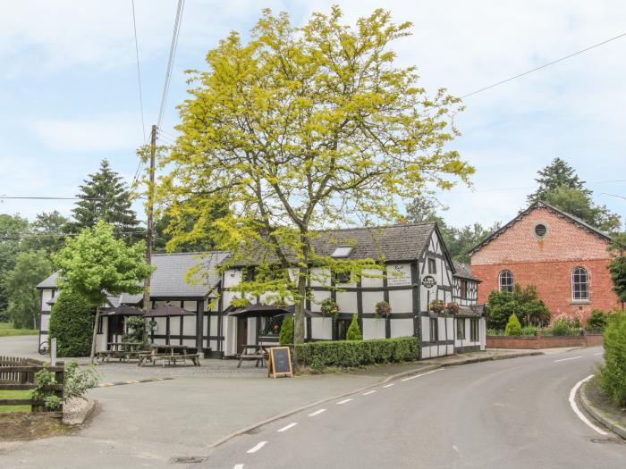 Manor Farm Lodges - Red Kite Lodge, Newtown