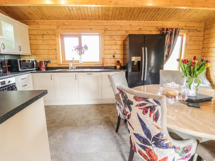 Manor Farm Lodges - Red Kite Lodge, Newtown