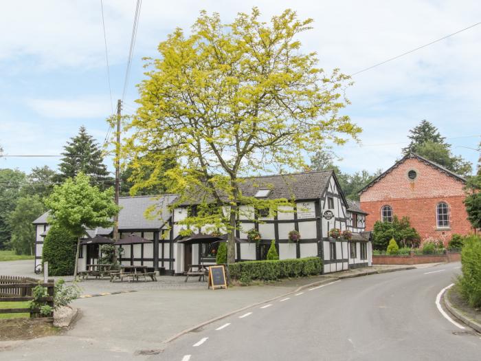 Manor Farm Lodges - Dragon Lodge, Newtown