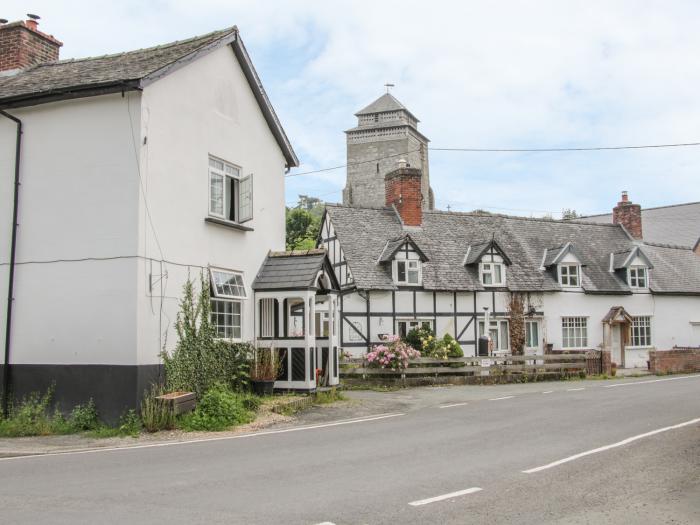 Manor Farm Lodges - Dragon Lodge, Newtown