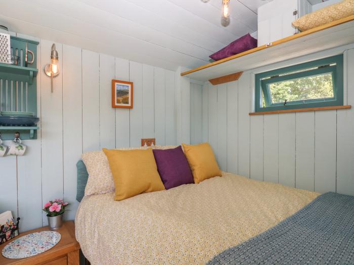 Two Moors Shepherds Hut, Hittisleigh, Devon. Single-storey shepherds hut. Romantic dwelling. One pet