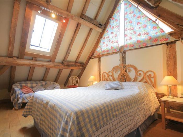 Whites Farm Barn, in Ledbury, Herefordshire. Near AONB. Three-bed barn conversion with garden. Rural